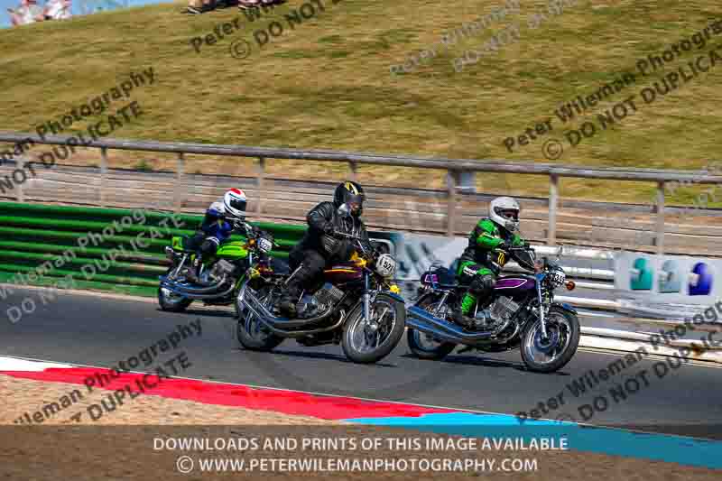 Vintage motorcycle club;eventdigitalimages;mallory park;mallory park trackday photographs;no limits trackdays;peter wileman photography;trackday digital images;trackday photos;vmcc festival 1000 bikes photographs